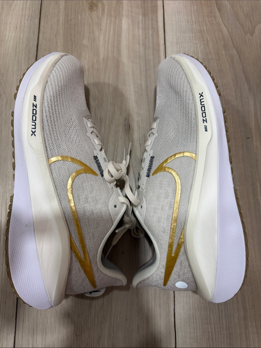 Nike Neutral Beige Running Shoes with Gold Swoosh - Picture 4 of 8
